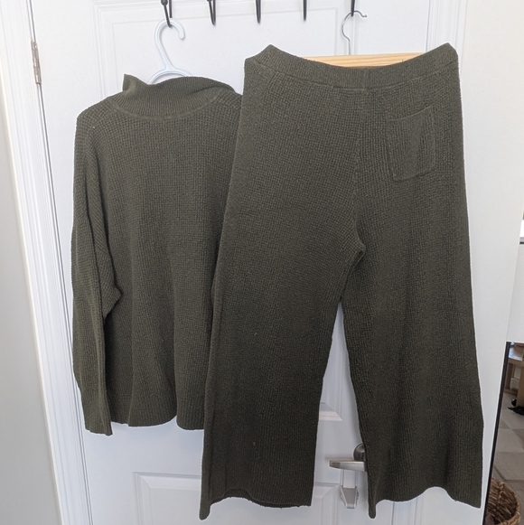 Aerie Green Knit Set - Picture 2 of 4